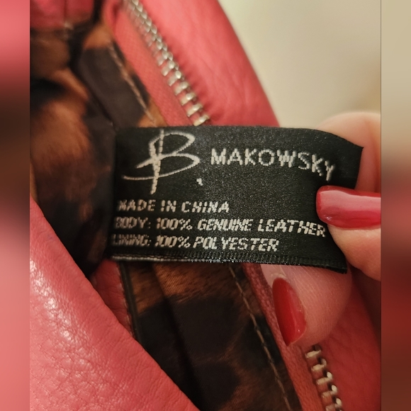 B. Makowsky Leather Crossbody Bag, Pink w/ Animal Print Lining. - Picture 7 of 10